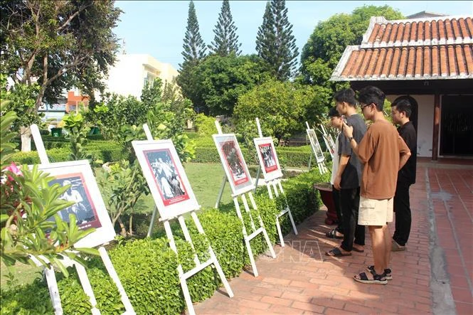 La exposición fotográfica “Tío Ho y su vida diaria”. (Fuente: VNA)