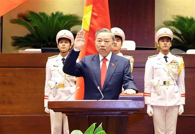 El presidente de Estado, To Lam, toma juramento. (Fuente: VNA)