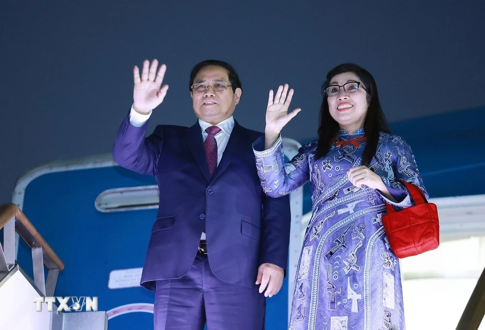 El primer ministro de Vietnam, Pham Minh Chinh, y su esposa concluyen con éxito su visita oficial a Corea del Sur. (Fuente: VNA)