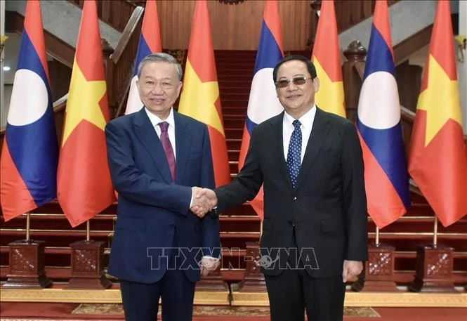 El presidente de Vietnam, To Lam, y el primer ministro de Laos, Sonexay Siphadone. (Fuente: VNA)