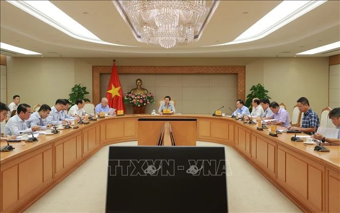 El viceprimer ministro de Vietnam, Tran Hong Ha, preside una reunión sobre el proyecto de establecimiento de un mercado de carbono. (Fuente: VNA)