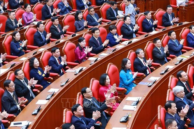 Los delegados participan en el décimo pleno del Comité Central del Partido Comunista de Vietnam. (Fuente: VNA)