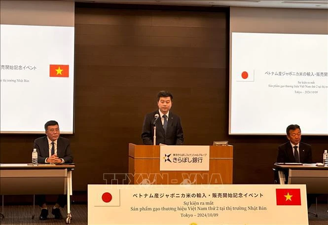 El encargado de negocios de la embajada de Hanoi en Tokio, Nguyen Duc Minh, habla en el evento. (Fuente: VNA)