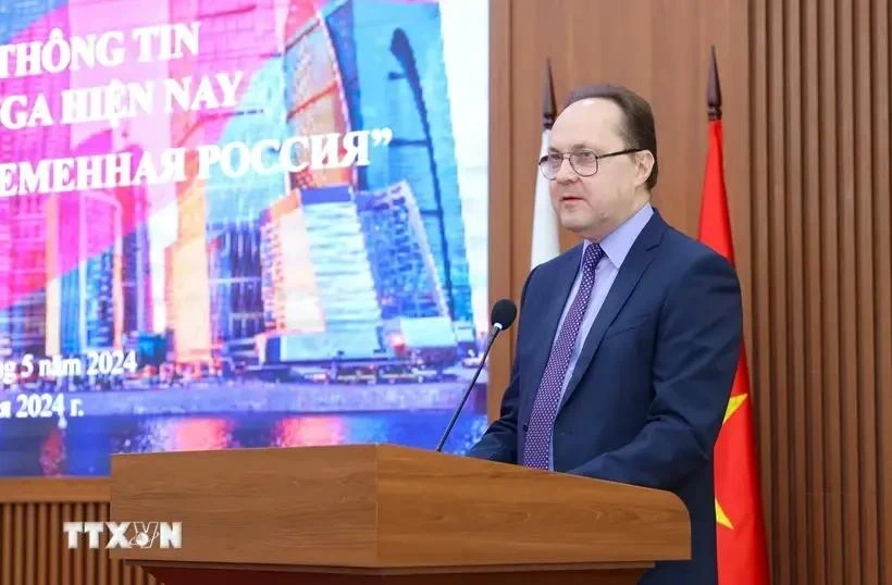 Посол России во Вьетнаме Г.С. Бездетко выступает на конференции. (Фото: ВИА) 