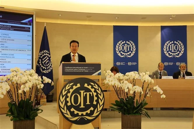 Посол Май Фан Зунг выступает на 112-й Международной конференции труда. (Фото: ВИA) 