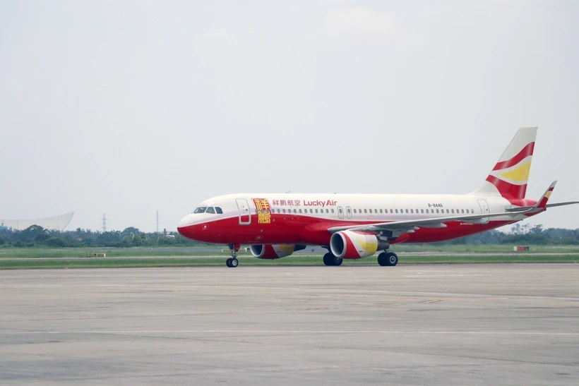 Международный аэропорт Катби принимает первый рейс из Лицзяна, китайская провинция Юньнань, 15 июня. (Фото: ВИA)