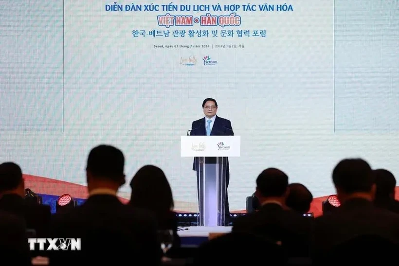 Премьер-министр Фам Минь Тьинь выступает на форуме. (Фото: ВИA)