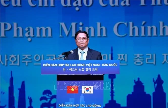 Премьер-министр Фам Минь Тьинь выступает на Форуме трудового сотрудничества Вьетнама и Республики Корея (Фото: ВИA)