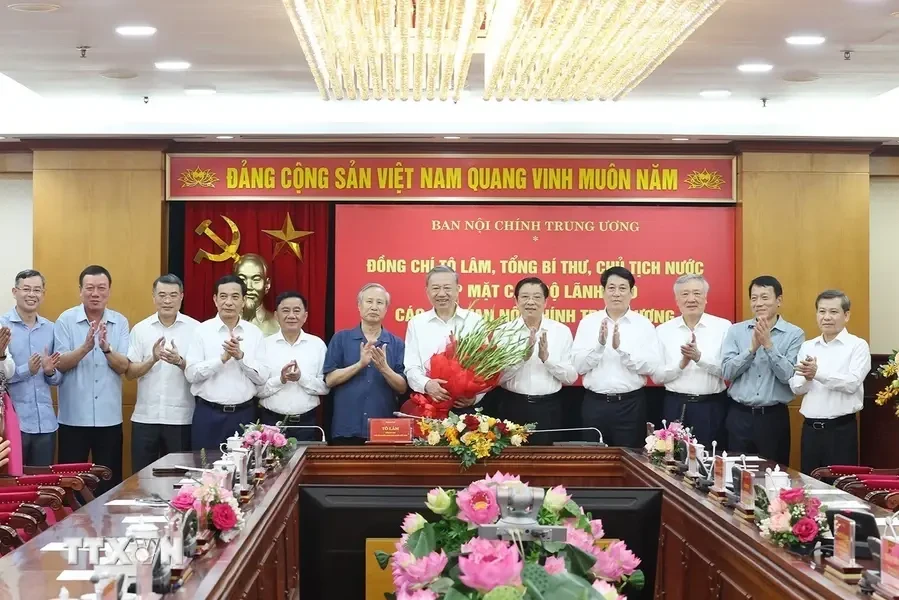 El secretario general del Partido Comunista y presidente de Vietnam, To Lam, solicitó a las agencias centrales a cargo de los asuntos internos a mostrar agudas habilidades profesionales (Fuente:VNA)