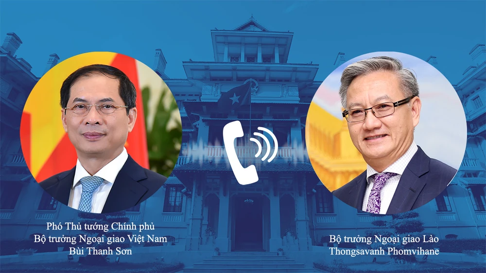 El viceprimer ministro y canciller vietnamita, Bui Thanh Son, sostuvo una reunión virtual con el ministro de Asuntos Exteriores de Laos, Thongsavanh Phomvihane (Fuente: VNA)