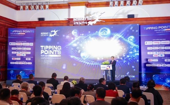 El evento en conmemoración del Día de Internet 2024 tiene el tema "Nuevos avances para Internet en Vietnam" (Fuente: VNA)