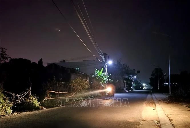 Las carreteras en la provincia de Thai Binh se han iluminado, creando condiciones favorables para los locales (Fuente: VNA)