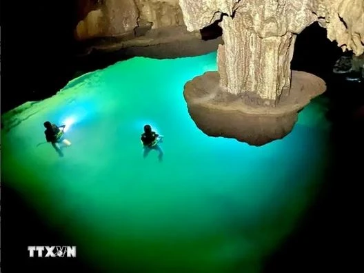 Le lac suspendu découvert à l’intérieur de la grotte de Thung, dans le parc national de Phong Nha-Ke Bang. Photo fournie par Quangbinh Tourism