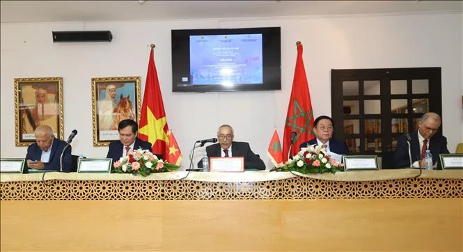 Les intervenants lors du séminaire, dans la capitale Rabat, le 31 mai. Photo : VNA 