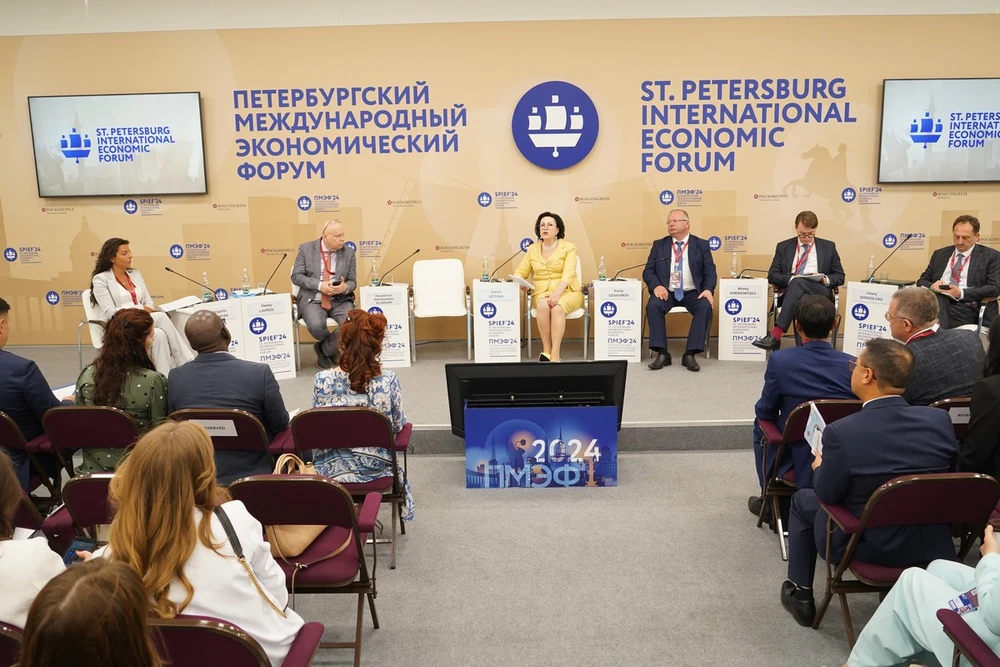 Vue du dialogue sur l’audit dans le cadre du 27e Forum économique international de Saint-Pétersbourg (SPIEF-2024), à Saint-Pétersbourg, en Russie. Photo : VNA