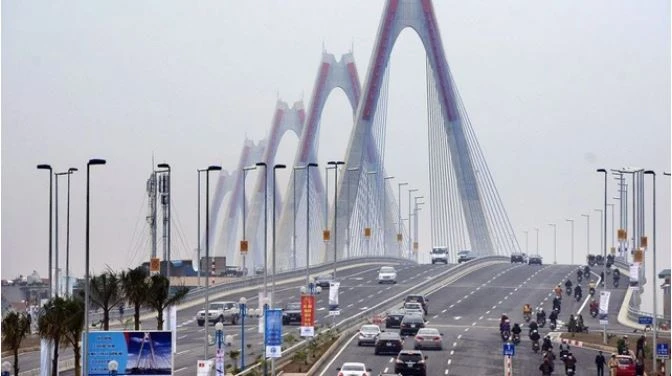Le pont Nhât Tân, à Hanoi. Photo: VNA