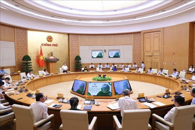 Le vice-Premier ministre Trân Luu Quang préside la réunion du comité d’évaluation du projet de planification forestière nationale pour la période 2021-2030 avec une vision jusqu’en 2050. Photo: VNA