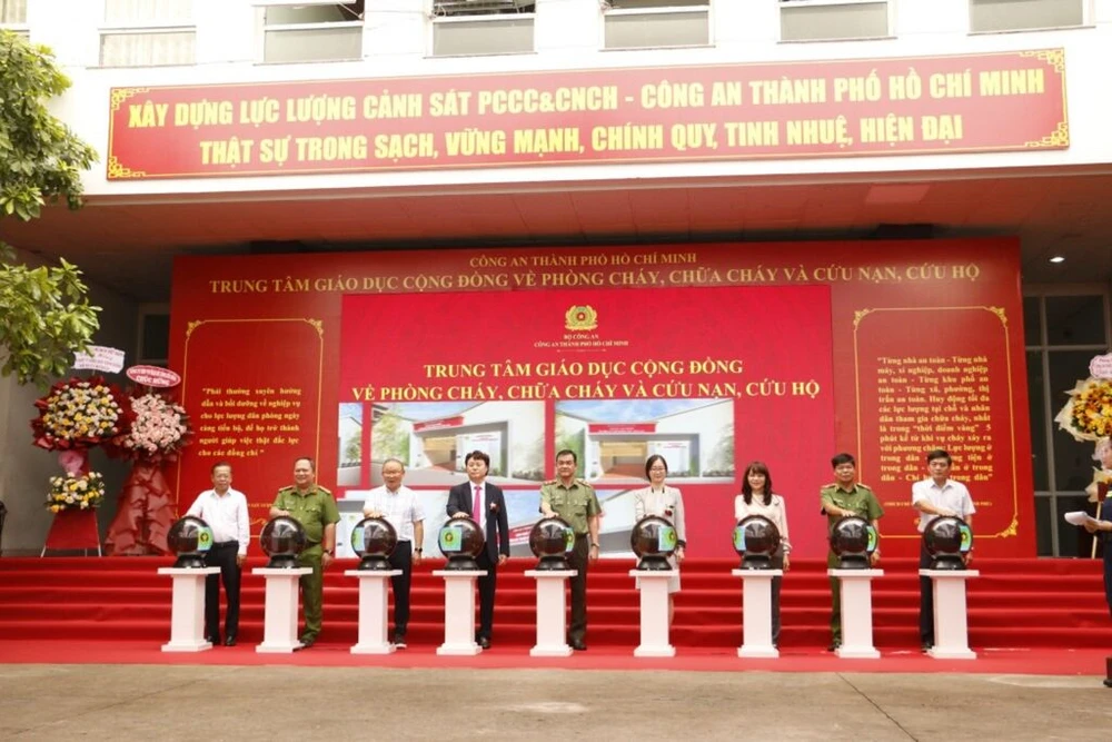 Cérémonie d’inauguration du Centre d'éducation communautaire sur la prévention et le sauvetage en cas d’incendies (CPCIS), le 15 juin à Hô Chi Minh-Ville. Photo : CVN