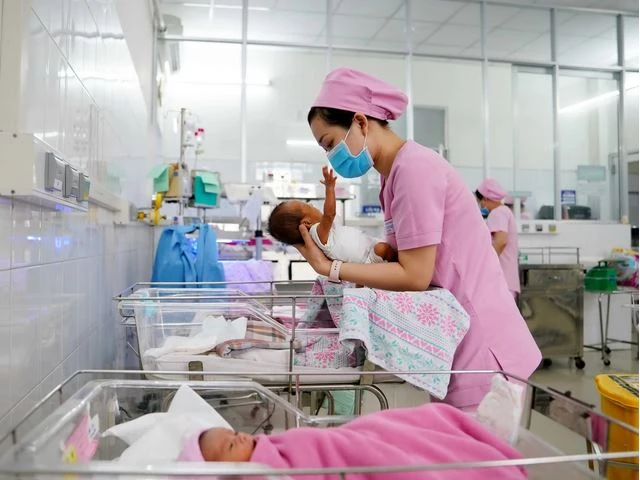 Le Vietnam a encore beaucoup à faire pour assurer un développement démographique durable. Photo : thanhnien.vn