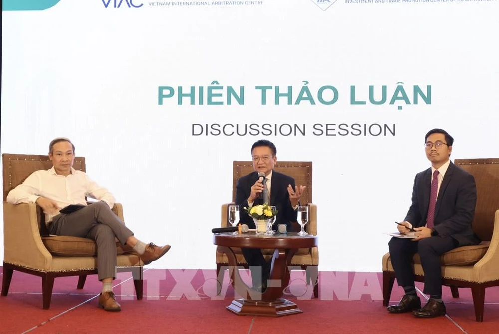 Séance de débat dans le cadre de la conférence, à Hô Chi Minh-Ville, le 17 juillet. Photo: VNA