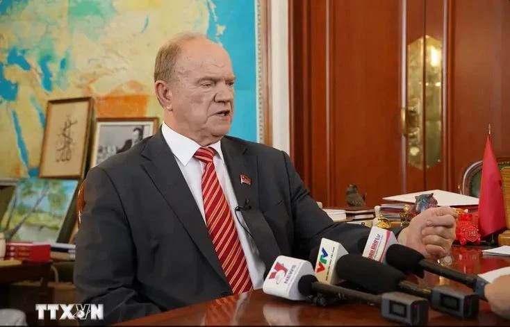 Le président du Parti communiste de la Fédération de Russie (KPRF), Gennady Zyuganov, au micro de la VNA, à Moscou. Photo : VNA