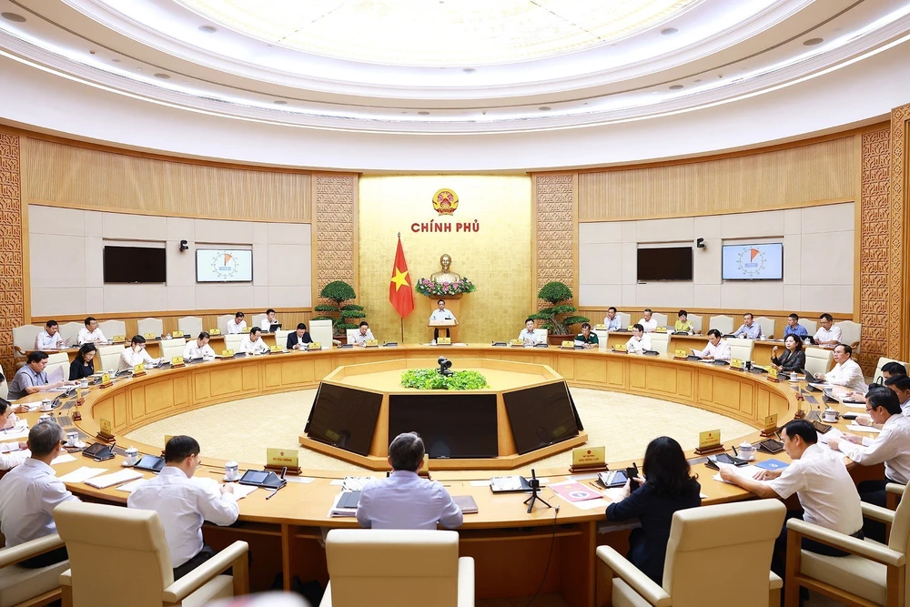 Le Premier ministre Pham Minh Chinh préside la réunion législative du gouvernement, à Hanoi, le 23 septembre. Photo : VNA