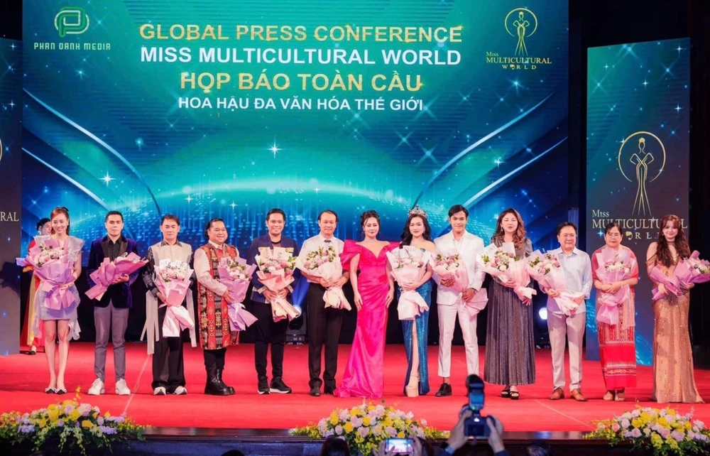 Les délégués lors d'une conférence de presse sur le concours Miss Monde Multiculturel. Photo: CTV/VietnamPlus