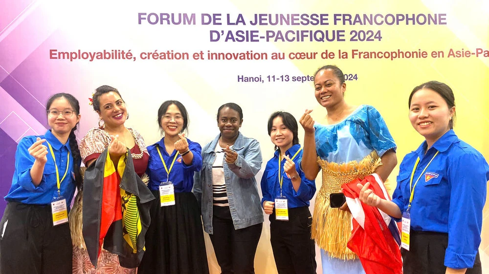 Le Forum de la jeunesse francophone d'Asie-Pacifique, tenu en septembre 2024 à Hanoï, a réuni des dizaines de délégués vietnamiens et étrangers. Photo : OIF