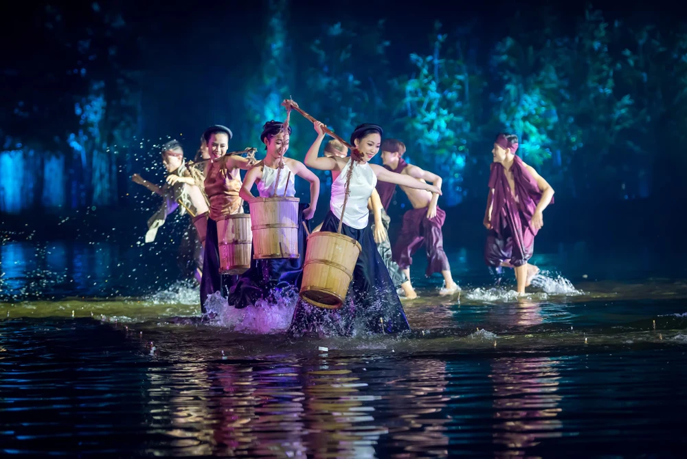 La pièce de théâtre « Quintessence du Tonkin» reproduit et met en valeur la beauté de la vie rurale. Photo : Société par actions Tuan Chau Hanoi