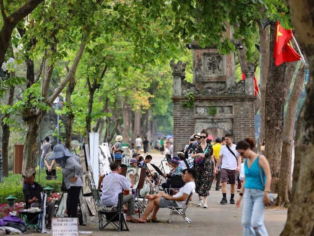 Espace autour du lac Hoàn Kiêm (lac de l'Épée restituée). Photo : VNA