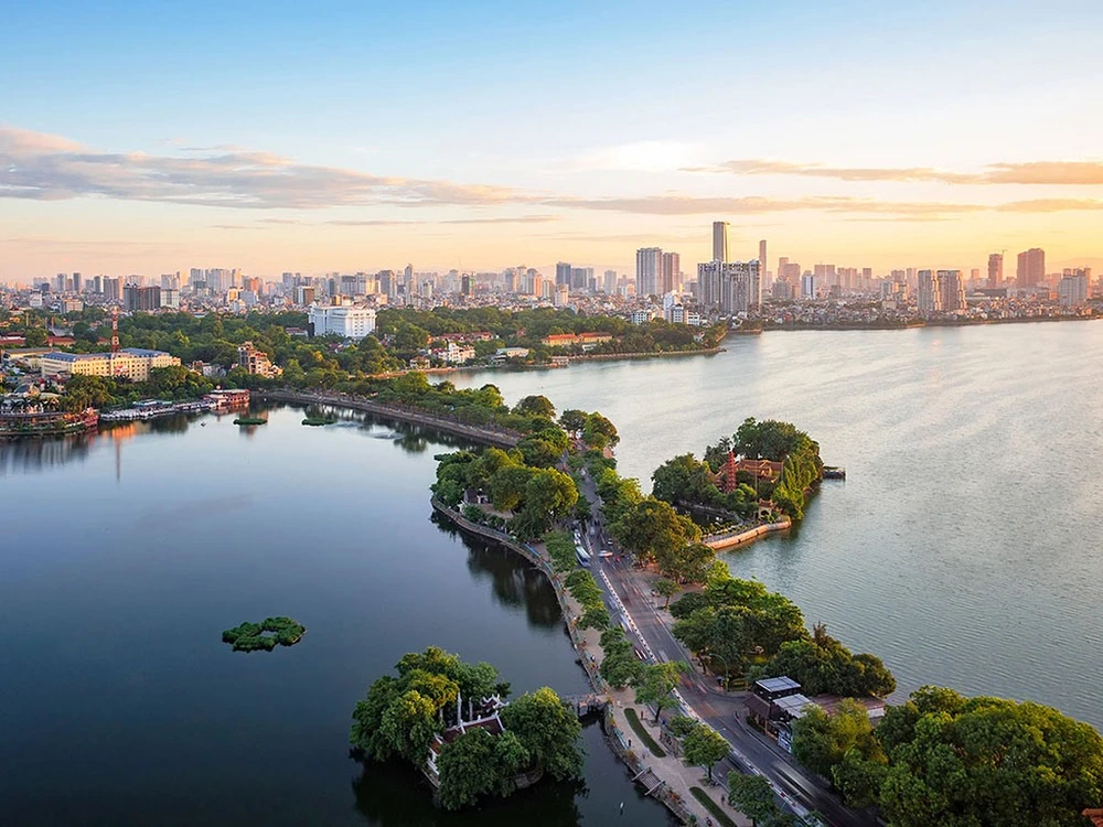 Hanoi est un lieu où interfèrent la tradition historique et la nouvelle vitalité, selon l'ambassadeur du Japon au Vietnam Ito Naoki. Photo: Internet