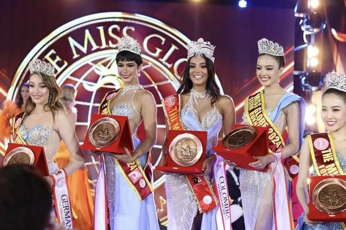 Top 5 de Miss Globe 2024. Photo: Comité d'organisation