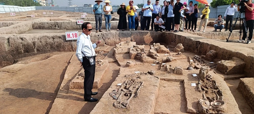 Nguyên Lân Cuong, secrétaire général de l'Association d'archéologie du Vietnam, a souligné l'importance de ces trouvailles pour mieux cerner l'évolution des pratiques funéraires au fil du temps. Photo gracieuseté de l’Institut d’archéologie du Vietnam