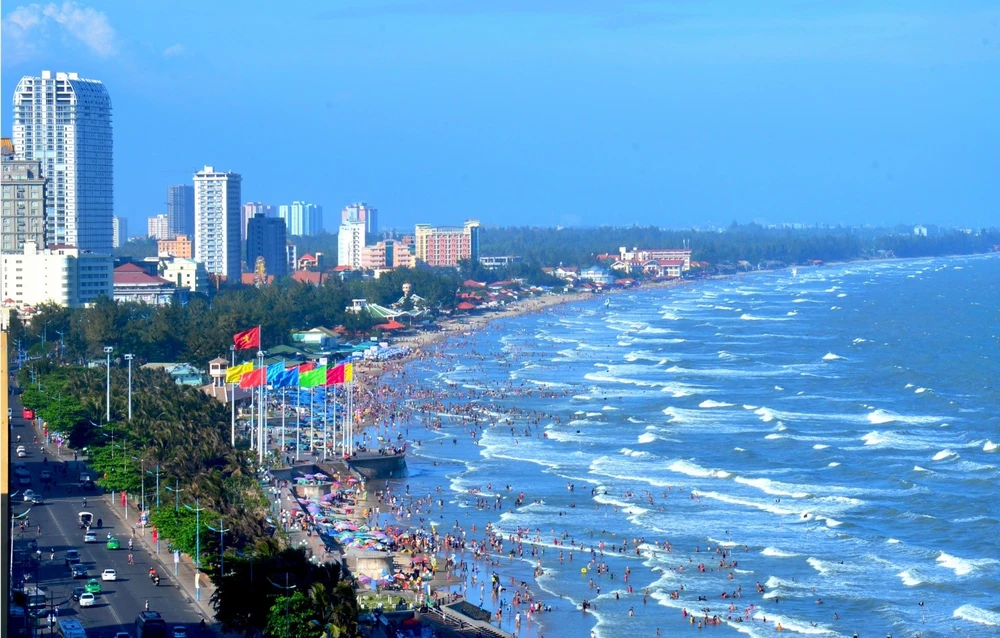 Sur la plage de Derrière (Bai Sau), à Vung Tàu. Photo : condao.com.vn