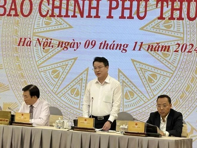 Le vice-ministre du Plan et de l’Investissement Trân Quôc Phuong s’exprime lors de la conférence de presse régulière du gouvernement. Photo : VNA