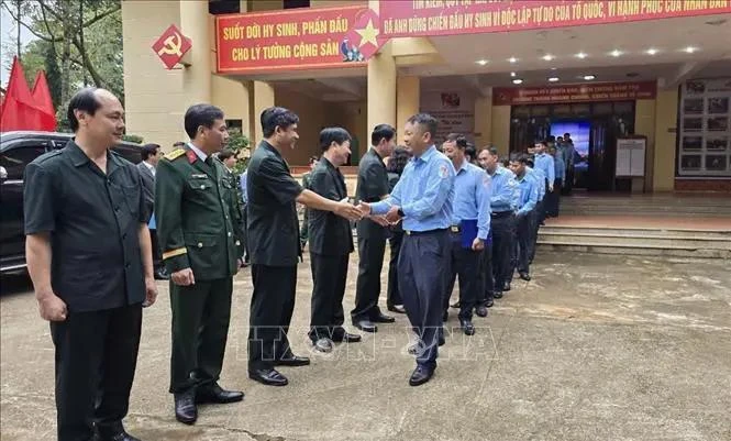 Les membres de l’équipe de recherche des restes de soldats vietnamiens tombés au Cambodge sur le départ. Photo : VNA