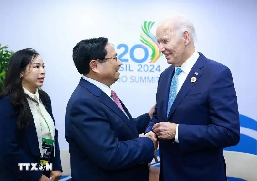 Le Premier ministre Pham Minh Chinh rencontre le président américain Joe Biden (à droite), à Rio de Janeiro, au Brésil, le 19 novembre. Photo : VNA