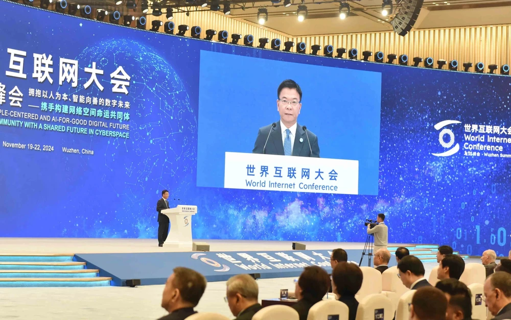 Le vice-Premier ministre vietnamien Lê Thành Long s’adresse au sommet de Wuzhen de la Conférence mondiale de l’Internet (CMI) 2024, dans la province chinoise du Zhejiang, le 20 novembre. Photo: VNA