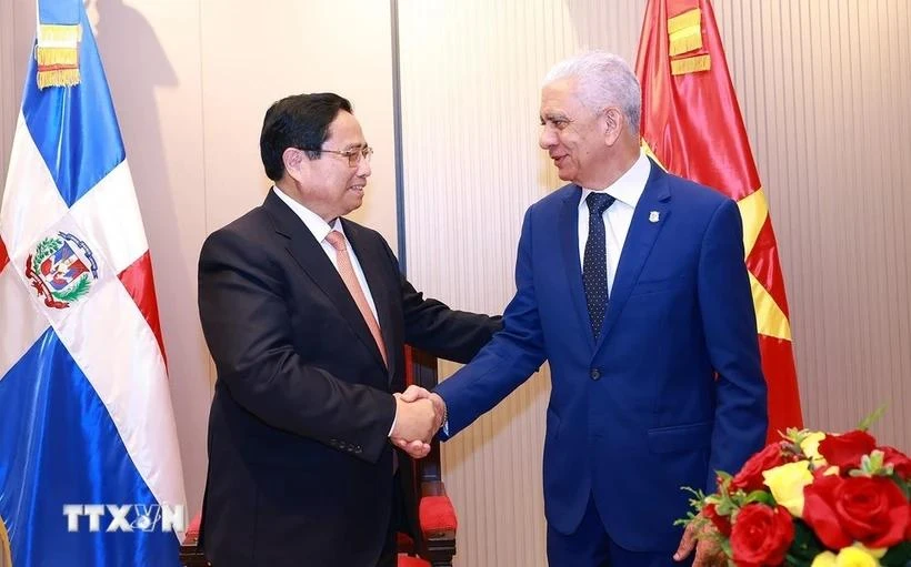 Le Premier ministre Pham Minh Chinh (à gauche) et le président du Sénat de la République dominicaine Ricardo de los Santos Polanco. Photo : ANV