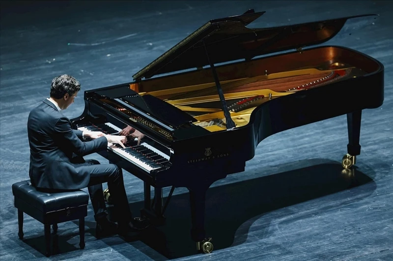 Le pianiste français Olivier Moulin. Photo : VOV