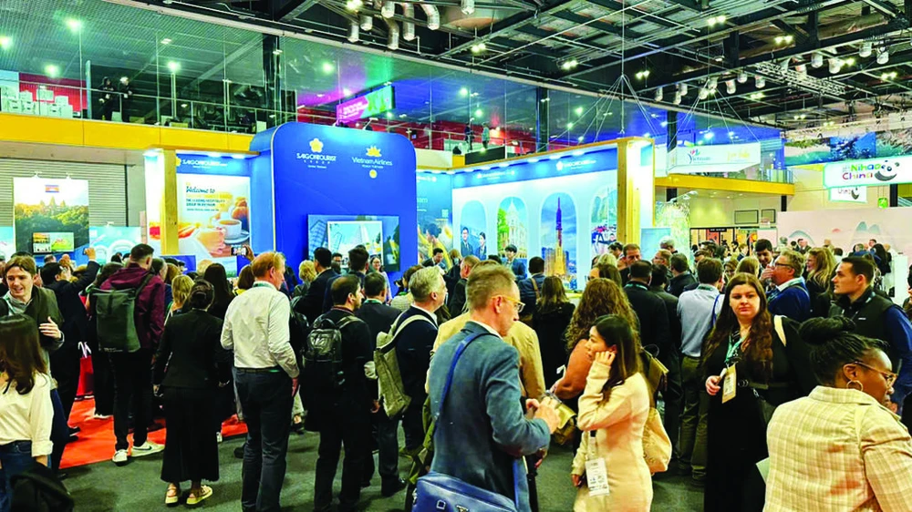 Stand de Saigontourist et Vietnam Airlines au Salon mondial du voyage de Londres 2024. Photo : Saigontourist