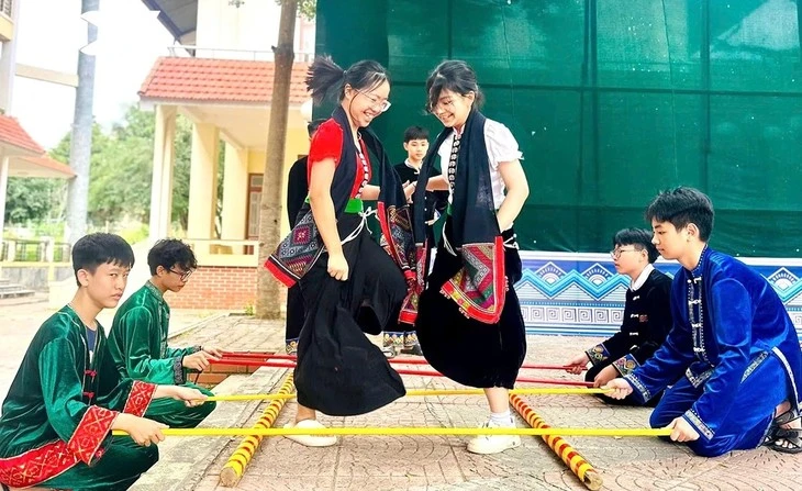 Les étudiants s'entraînent avant le concours. Photo: VOV