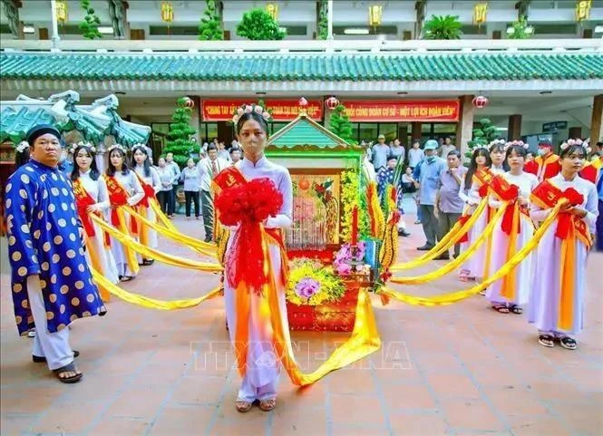 La fête Bà Chua Xu (Sainte Mère du Royaume) de la montagne Sam dans la province d’An Giang, dans le delta du Mékong. Photo : VNA