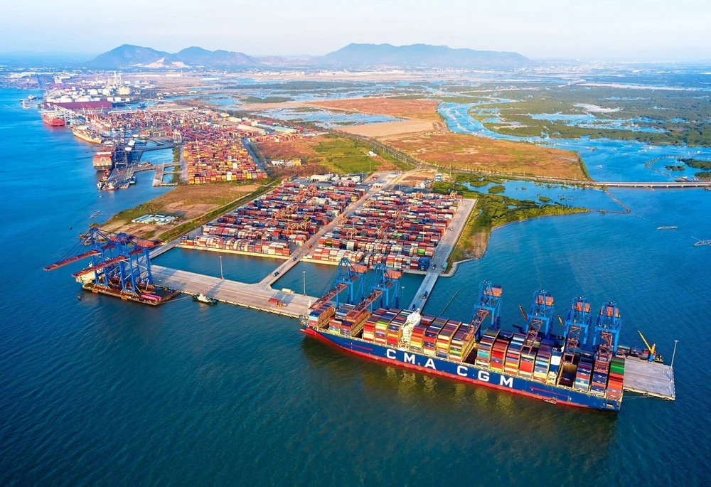 Le port international de Gemalink, province méridionale de Bà Ria-Vung Tàu, doté des infrastructures et des équipements les plus modernes du Vietnam. Photo : VNA