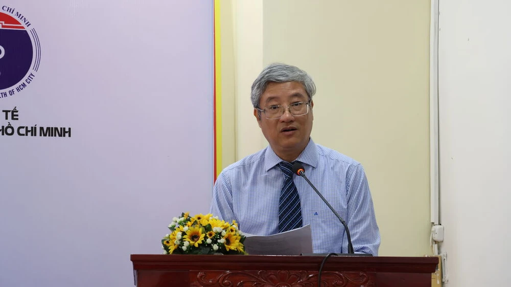 Pham Binh An, directeur adjoint de l'Institut d'études pour le développement de Hô Chi Minh-Ville, prend la parole lors de la conférence scientifique "Vieillissement de la population et politiques d'adaptation au vieillissement de la population à Hô Chi Minh-Ville", organisée le 11 décembre à Hô Chi Minh-Ville.