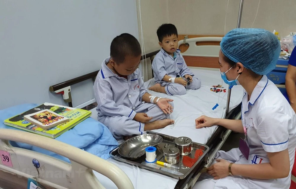 Children carrying Thalassemia get treatment at the Institute of Hematology and Blood Transfusion (Photo: VietnamPlus)
