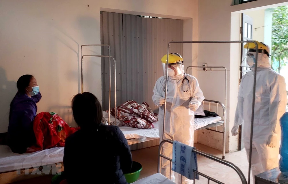 Doctors visit patients at the Quang Ha general clinic. 