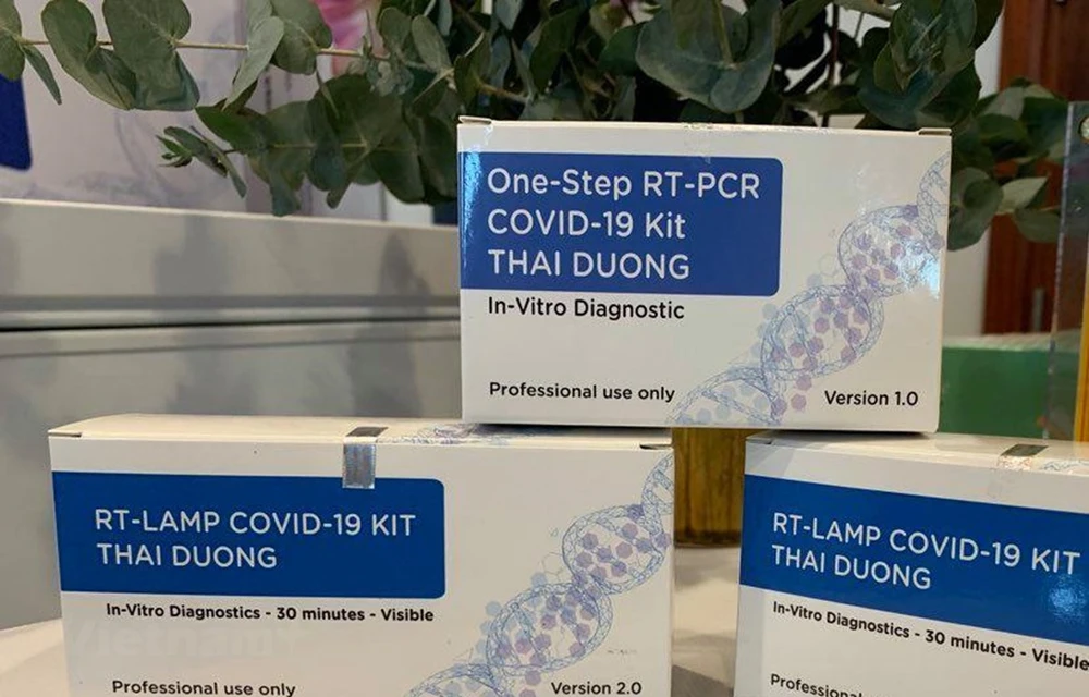 Two more SARS-CoV-2 test kits produced by Vietnam, One-step RT-PCR COVID-19 Kit Thai Duong and RT-Lamp COVID-19 Kit Thai Duong, are approved by the European Union. (Photo: VietnamPlus)