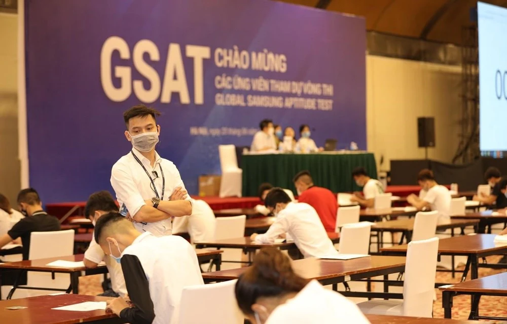 Samsung organises exams to recruit personnel (Photo: VietnamPlus)