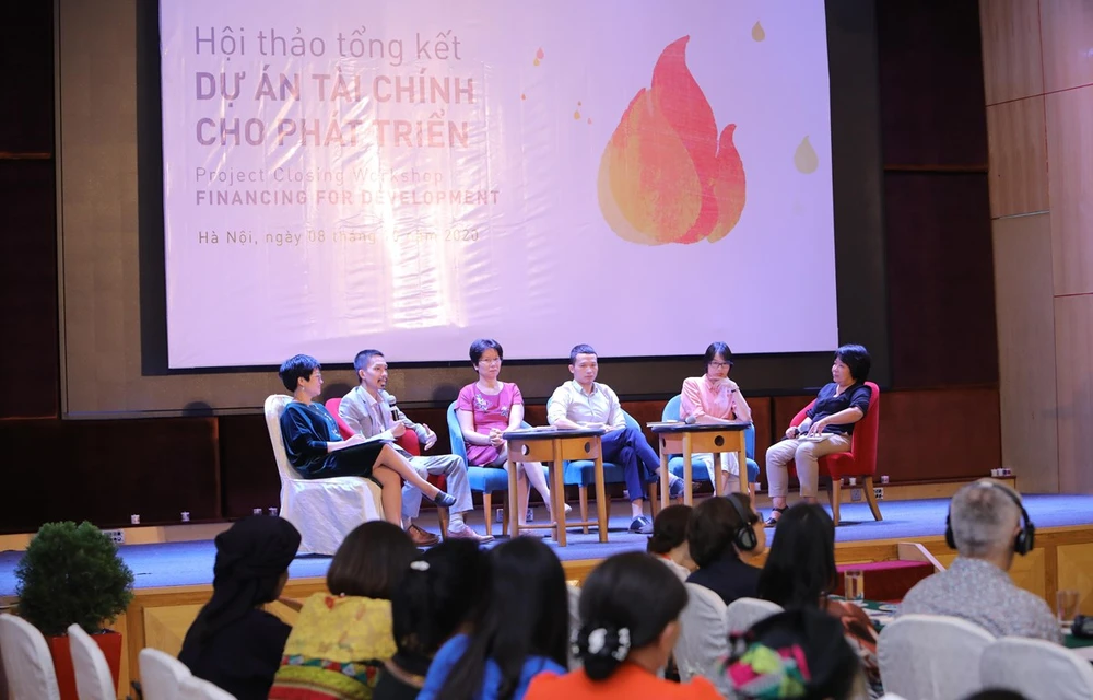 Speakers at the project closing workshop on “Financing for Development” held in Hanoi on October 8. (Photo: VietnamPlus)